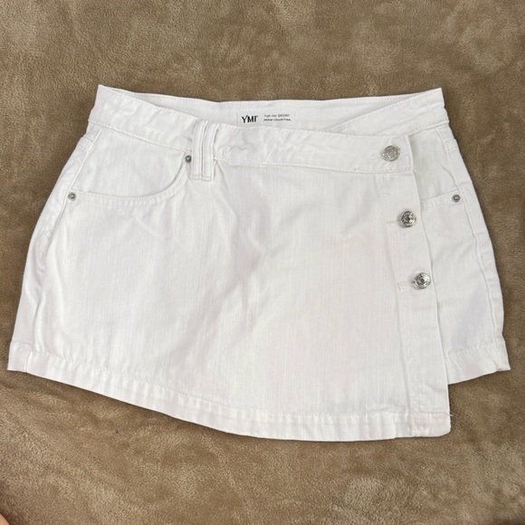 YMI Dresses & Skirts - YMI White High-Rise Skort